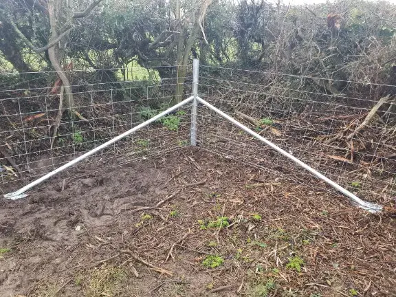 Beefy Spike Strainer corner - double propped with sheep fencing